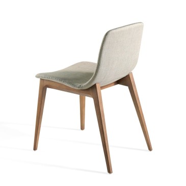 cerda utilia stoel in massief hout met stoffen rugdetail