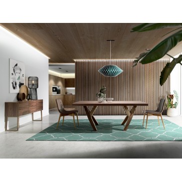 Cerda Vitalitätsstuhl aus Kunstleder und Massivholz in einem Wohnzimmer