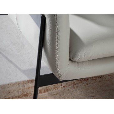 sillón cerda metal detalle tapicería piel