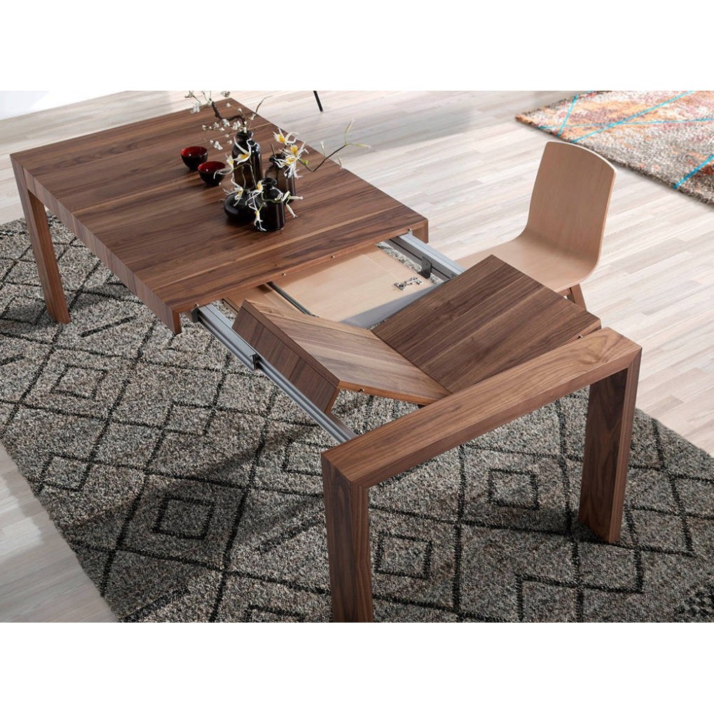 cerda easy extendable table in solid wood with extension detail