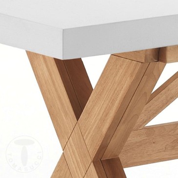 Mesa extensible Jolly fabricada en madera maciza en tres acabados
