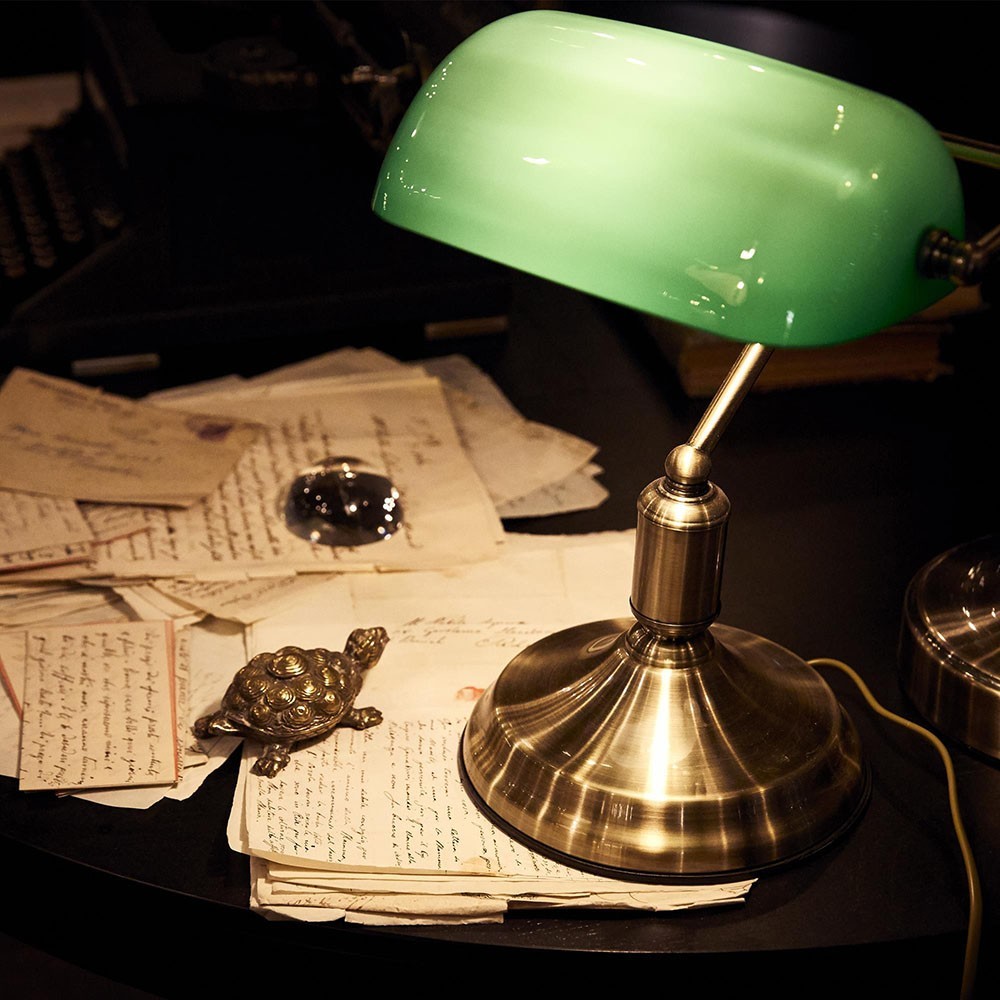 Lampada Lawyer da tavolo di Ideal Lux, una luce vintage che incanta