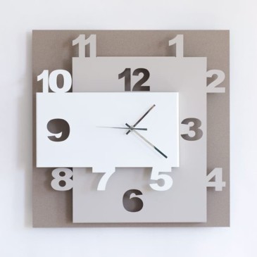 Horloge Ziggourat par Arti e Mestieri découpée au laser fabriquée en Italie