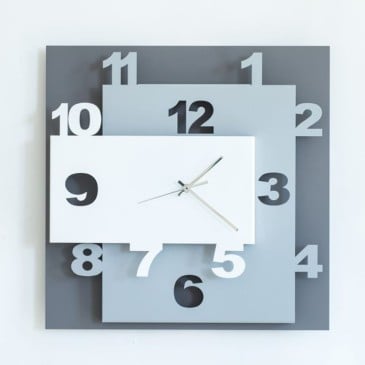 Horloge Ziggourat par Arti e Mestieri découpée au laser fabriquée en Italie