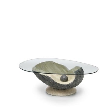 Mesa de salón Venere en contrachapado marino revestido en piedra fósil y tapa en vidrio transparente templado de 10 mm