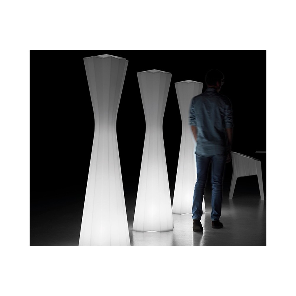 Plust Frozen Lamp Lampadaire en polyéthylène | kasa-store