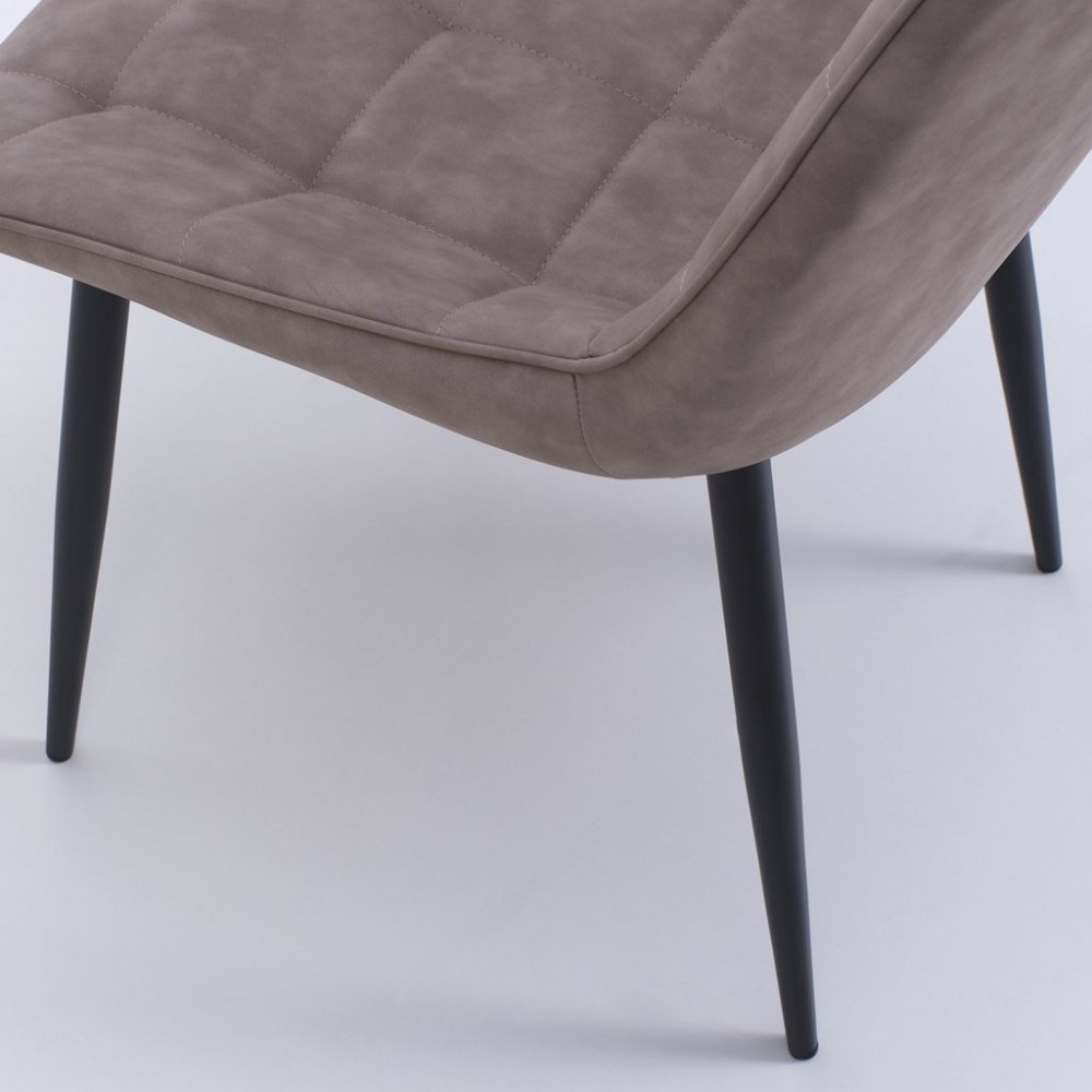 kasa-store marinella dove grijze stoel zittend