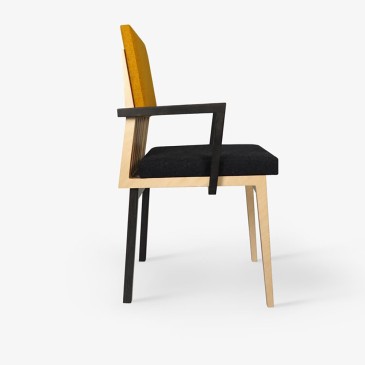 Laengsel stoel gemaakt in Denemarken door het gelijknamige bedrijf in berkenmultiplex