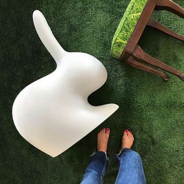qeeboo rabbit chair giardino