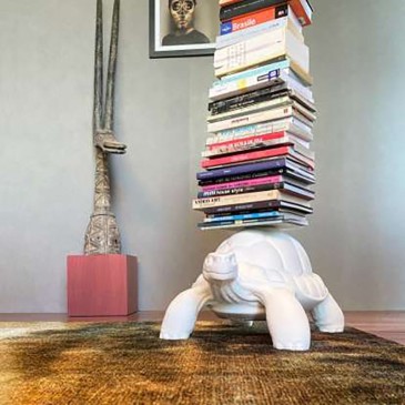 Qeeboo Turtle Carry Bücherregal Bücherregal aus Polyethylen mit Metallstruktur