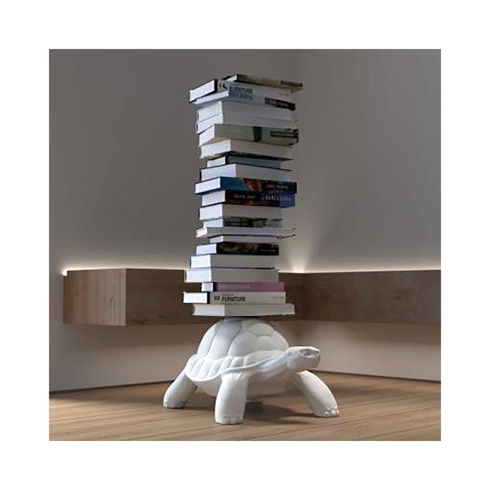 qeeboo Turtle Carry Bookcase libreria bianca ambientata