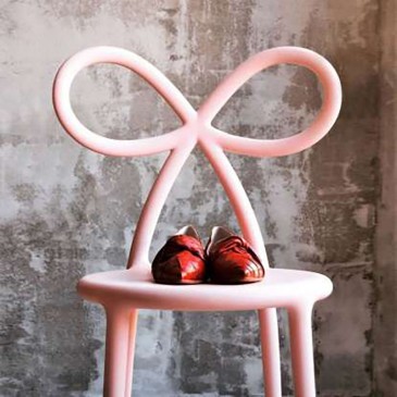 qeeboo ribbon chair sedia scarpe
