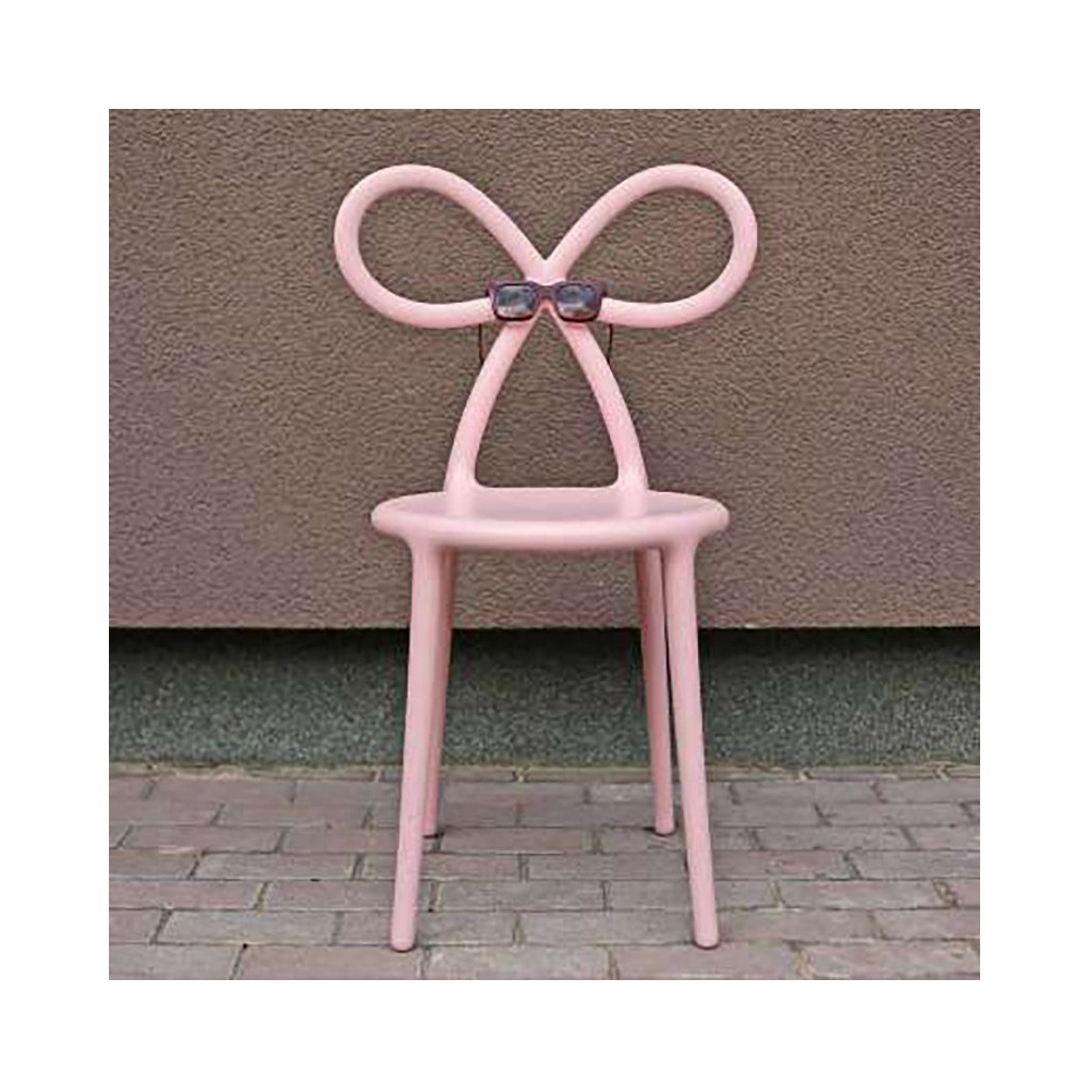 Qeeboo Ribbon Chair Stuhl mit rosa Vorderseite