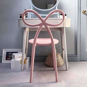 qeeboo ruban chaise chaise de chambre rose