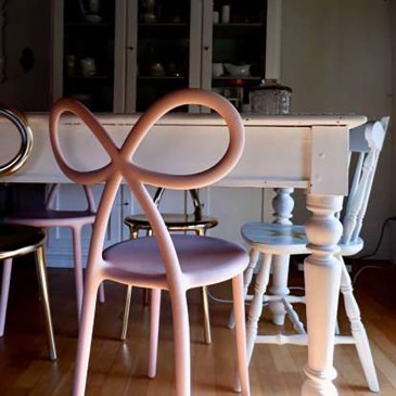 qeeboo ribbon chair sedia rosa tavolo