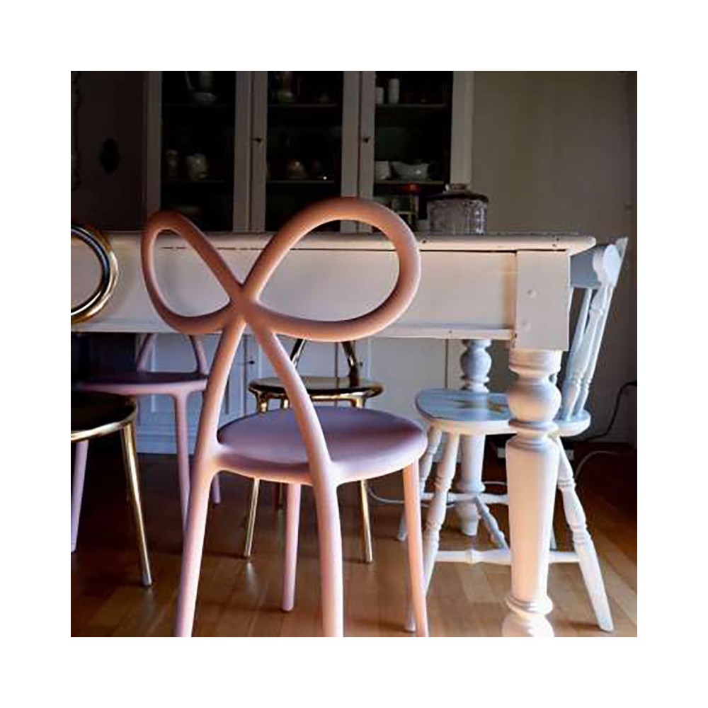 qeeboo ribbon chair pink chair table