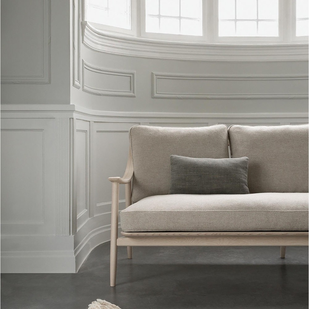 Two-seater sofa in solid wood with a Nordic design