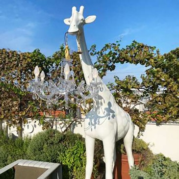 qeeboo girafe amoureuse grand jardin blanc
