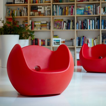interior de sillón rojo bloss slide