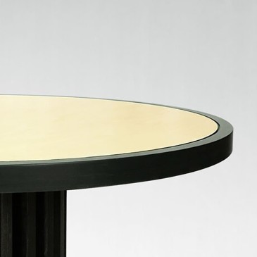 Pohjoismainen skandinaaviseen tyyliin pyöreä designpöytä aidosta puusta