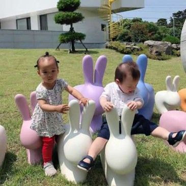 Qeeboo Rabbit Chair Baby den kaninformede stolen | kasa-store