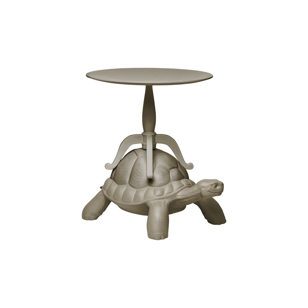 Qeeboo Turtle Carry Table es la mesa de centro con un diseño único | kasa-store