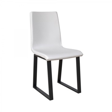 Cadeira design Itamoby Baffy com base trenó e concha de madeira