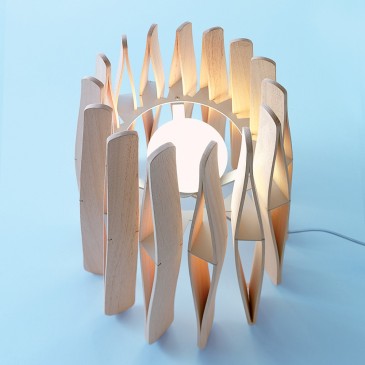 Lampe de table Stick de Fabbian réalisée avec un diffuseur en bois d'Ayous
