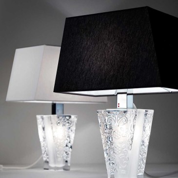 Lámpara de mesa Vicky de Fabbian hecha con base de cristal