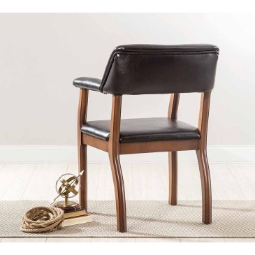 Cadeira pirata estofada em imitação de couro como bucaneiros reais
