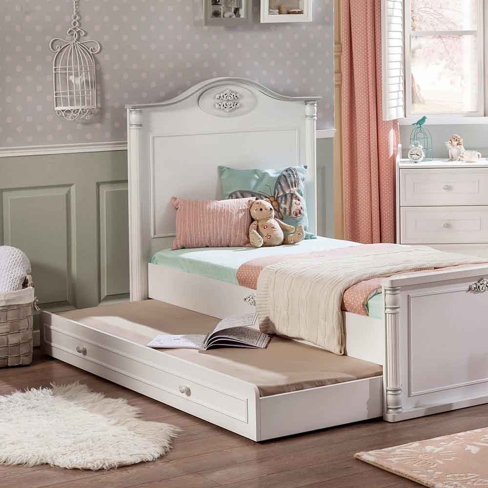 Kinderbedje om te bouwen tot Romantik eenpersoonsbed, inclusief nachtkastjes.