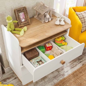 Møbler som kan gjøres om til et Babynatura skrivebord og kommode, for barnas soverom.
