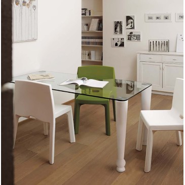Side Osvaldo fixed table made with glass top and polyethylene legs