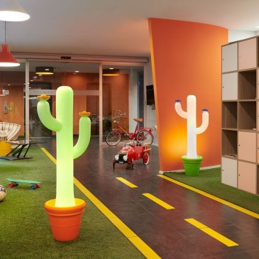 Lampadaire Cactus par Slide en polyéthylène peint à la main