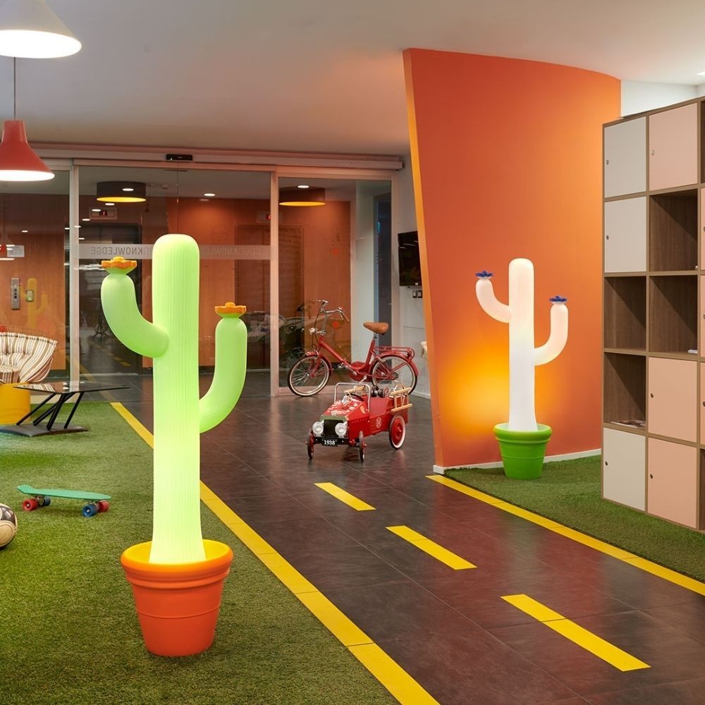 Cactus Stehlampe von Slide im Setfoto
