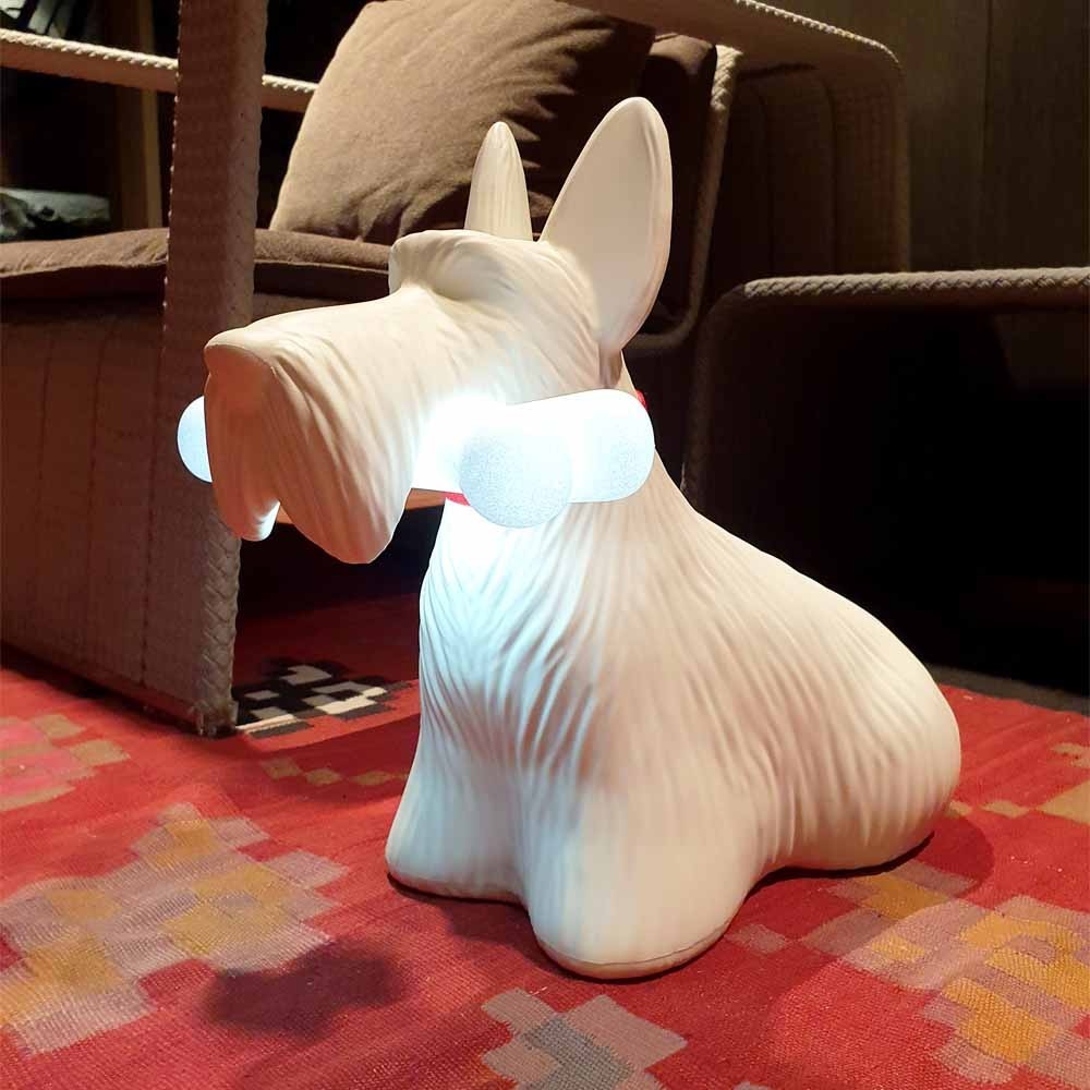 Qeeboo Scottie lampa i form av en söt liten hund | kasa-store
