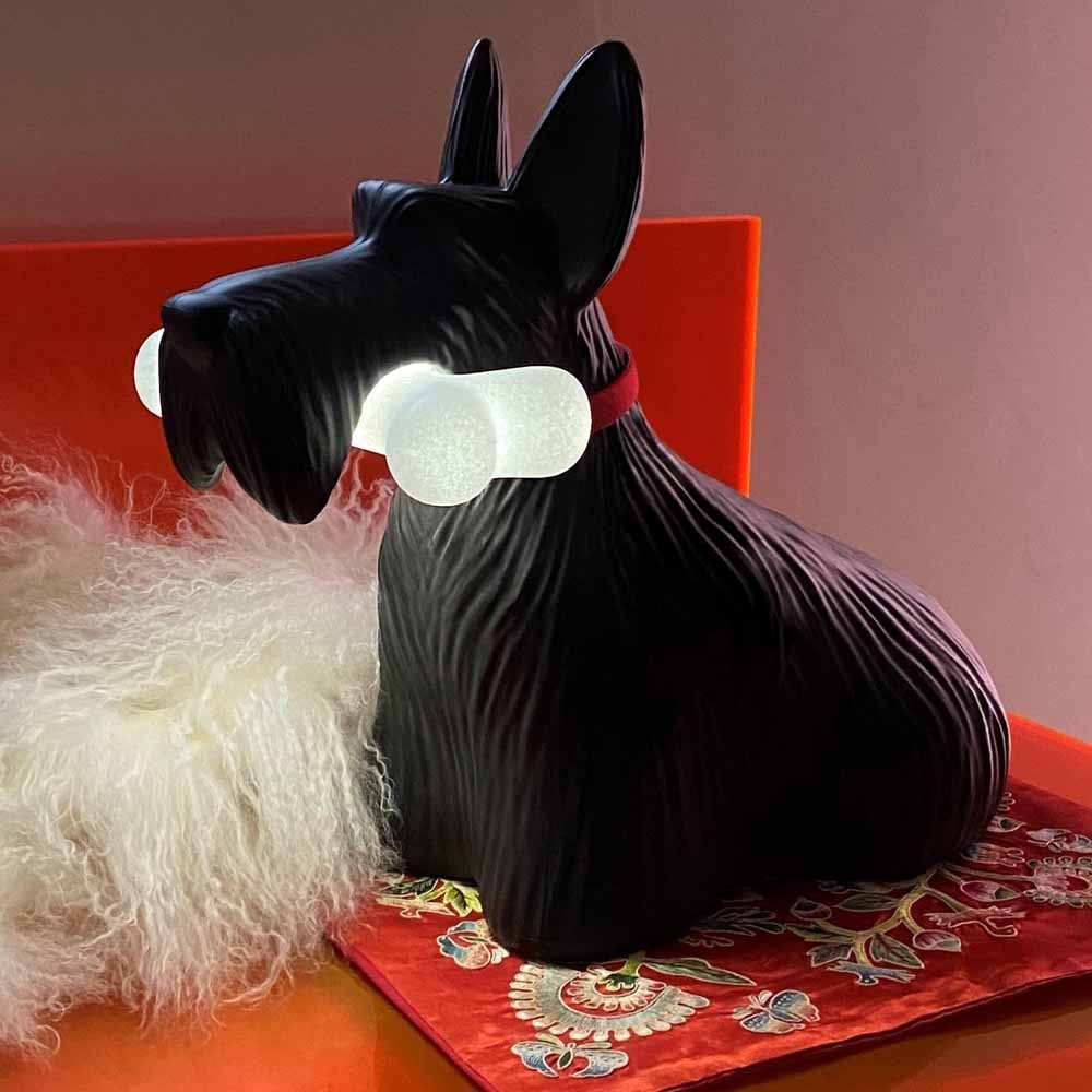 Qeeboo Scottie lampa i form av en söt liten hund | kasa-store