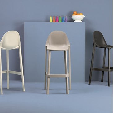 Stackable Stool Più in technopolymer, more colors available.
