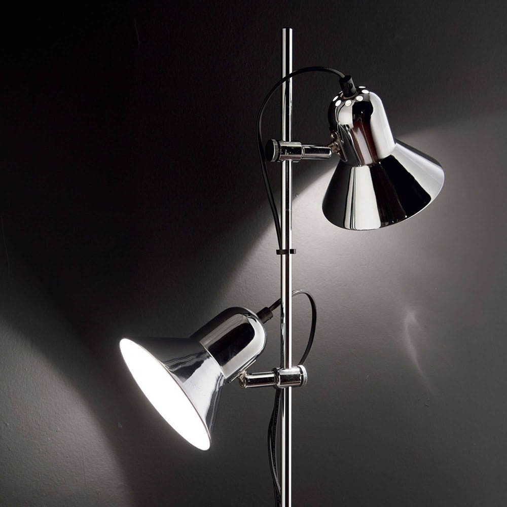 Polly floor lamp with adjustable height and inclination light.