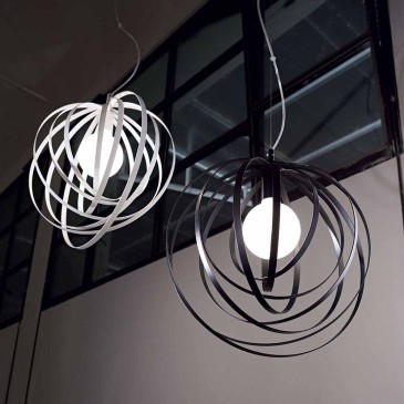 Lampe à suspension Disco en 3 finitions différentes telles que bois, blanc ou noir
