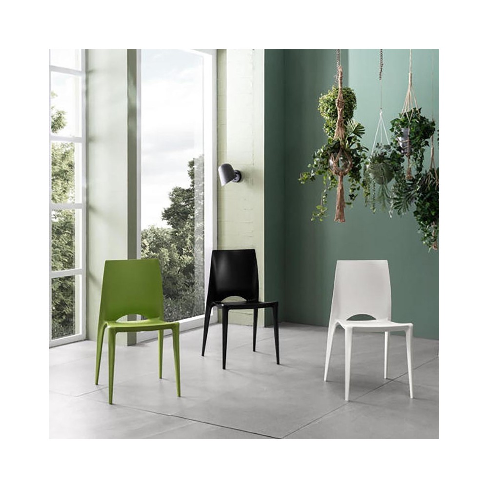 Denise chair in polypropylene suitable for indoor and outdoor very comfortable and in various colors