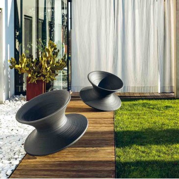 Magis Spun Sessel in verschiedenen Farben erhältlich, geeignet für drinnen und draußen