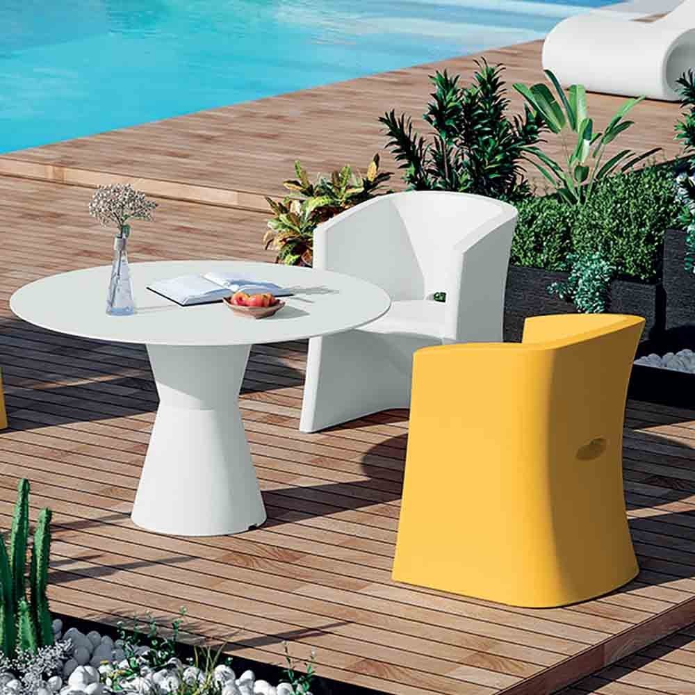 Dot Tisch von Lyxo mit konischem Fuß aus Polyethylen | kasa-store