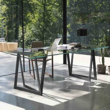 Quadror 02 tafel van Horm met metalen structuur en glazen blad