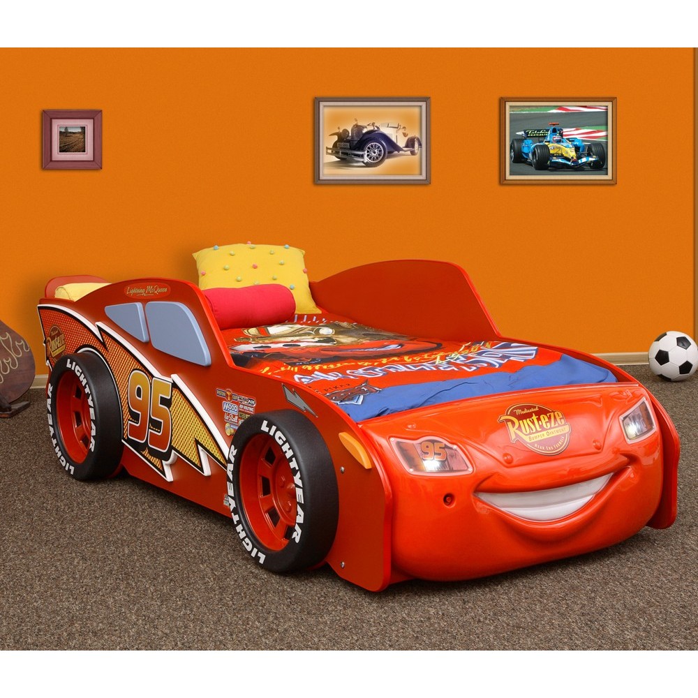 Lightning Mc Queen das Bett für Ihr lustiges Kind aus dem Cars-Cartoon