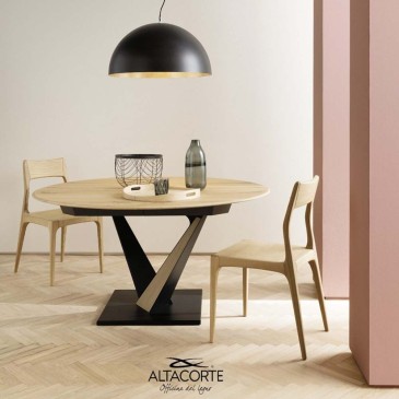 West uitschuifbare tafel van Altacorte met massief eikenhouten blad
