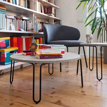 Connubia Lounge Tuka -nojatuoli puu- tai metallirakenteella saatavilla eri pintakäsittelyinä