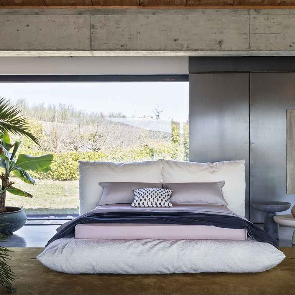 Mogg Alba cama doble con carcasa tapizada | kasa-store