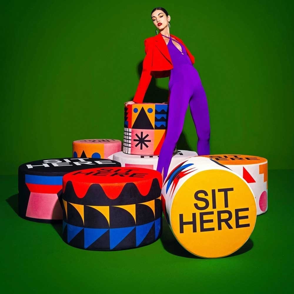 Qeeboo Sit Here the ottoman af Marco Oggian | kasa-store