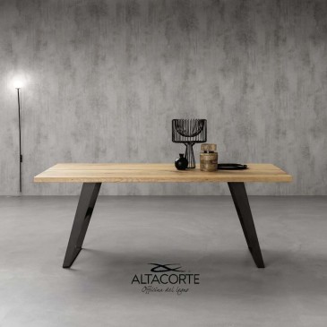 Altacorte iron tavolo legno ambientata
